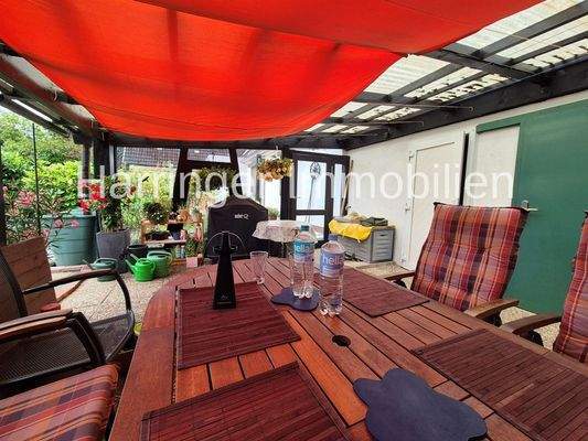 Fast ein Wintergarten - die überdachte Terrasse