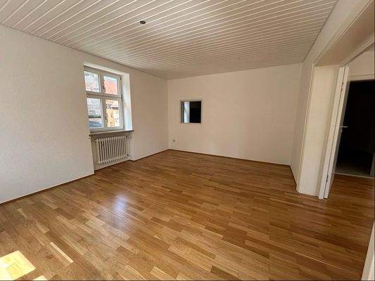 Essbereich mit Durchreiche zur Küche