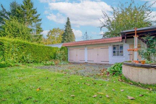 Innenhof und Nebengelass