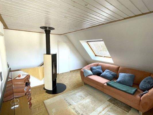 Studio mit Schwedenofen und Abstellraum