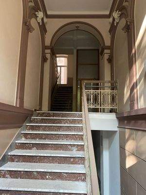 Das altehrwürdige Treppenhaus ... !