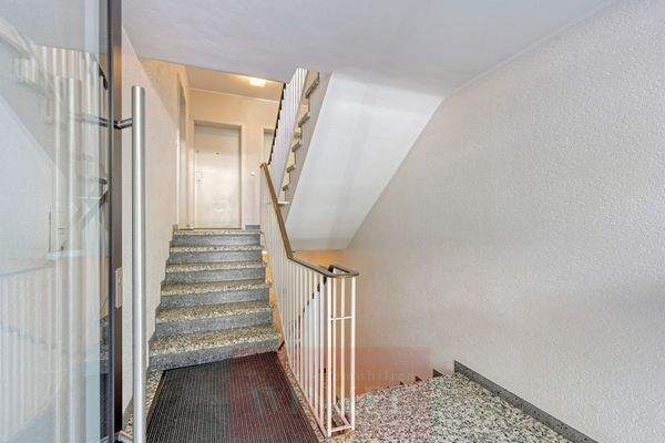 sehr gepflegtes Treppenhaus 