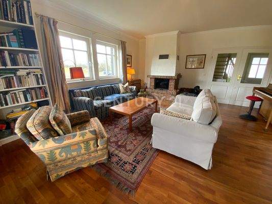 Wohnzimmer mit Kamin