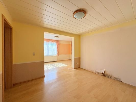 Essbereich mit großer Wandöffnung