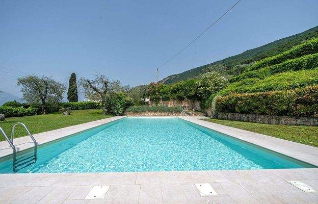 Foto-2 Piscina 2.jpg