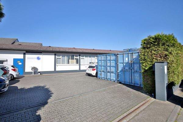 Lagerhalle mit Büro und Außenfläche