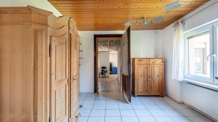 Durchgangszimmer im Erdgeschoss zum Neubau