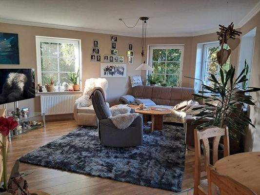 Gemütliches Wohnzimmer mit Erker