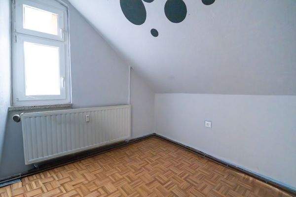 Kind/ Büro DG rechts