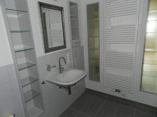 Bäder mit Badmöbeln