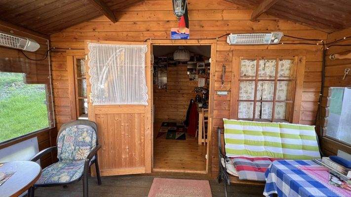 Gartenhaus im großen Garten