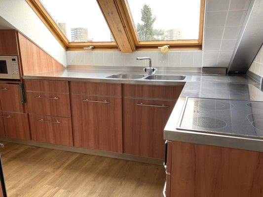 Küche mit Einbauküche