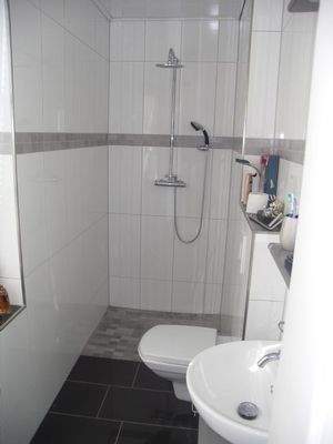 kleines Duschbad in der größeren WEH.
