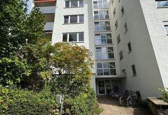 Außenansicht mit Zugang zum Haus