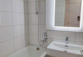 Modernes Badezimmer