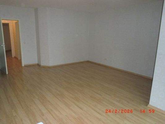 Blick vom Eßplatz in das große Wohnzimmer.