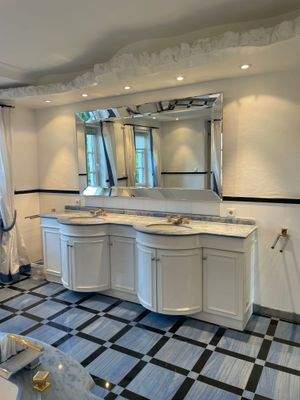 Doppelwaschbecken mit extravagantem Stuck uvm.!