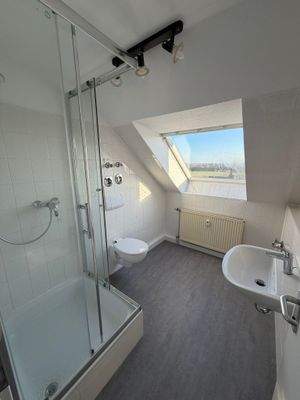 Bad mit Dusche Ebene 1