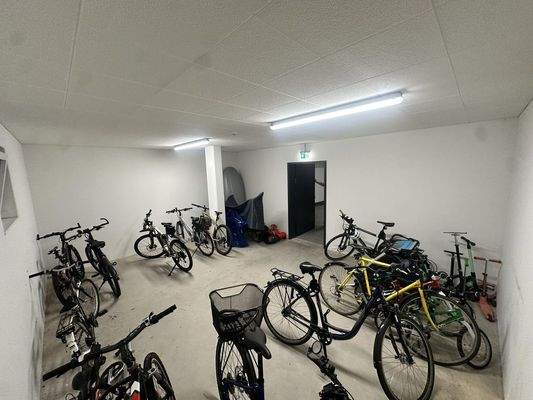 Großzügiger Fahrradraum