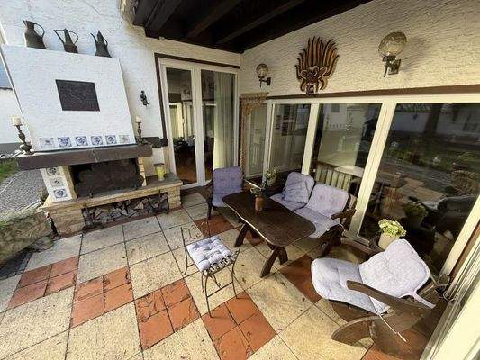 Terrasse mit Außenkamin