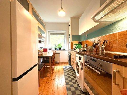 Küche mit Esstisch