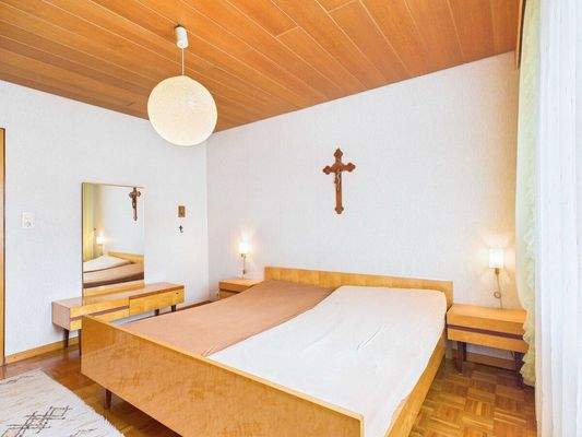 Ein-/Zweifamilienhaus mit Werkstatt in SB-Ensheim