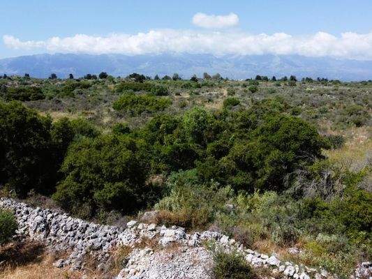 Wundervolles Grundstück zum Verkauf in Xirosterni