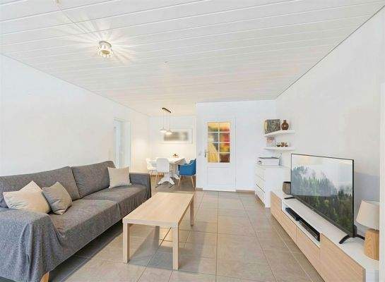 CAM03647G0-PR0107-STILL031-thumbnail-h750-70 - (KI generiert)