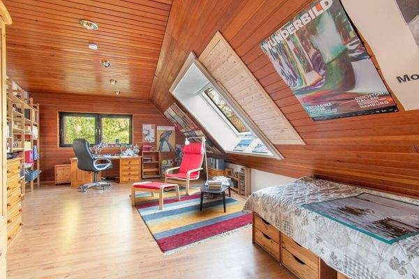 Potenzielles Schlafzimmer mit vielseitigen Nutzungsmöglichkeiten