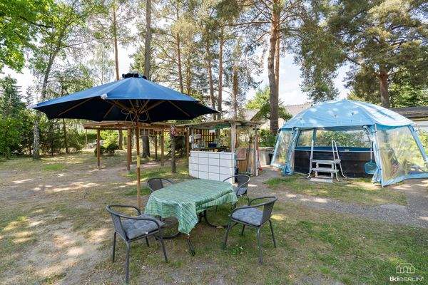 Das rechte Grundstück