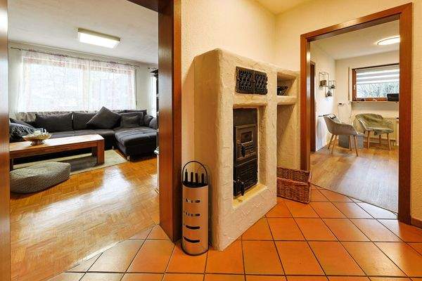 Flur / Befeuerung vom Kachelofen - EG