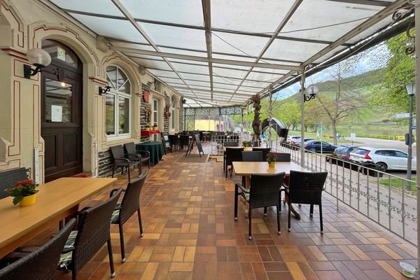 Terrasse mit Moselblick