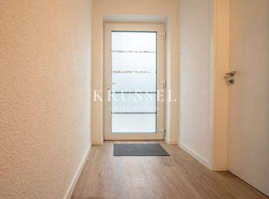 Vom hellen Wohnungsflur aus sind alle weiteren Räume erreichbar