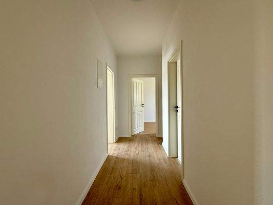 Flur (3-Zi renoviert)