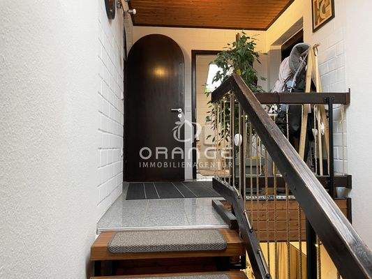 Links Galerie, Duschbad mittig, rechts ein weiteres Schlafzimmer