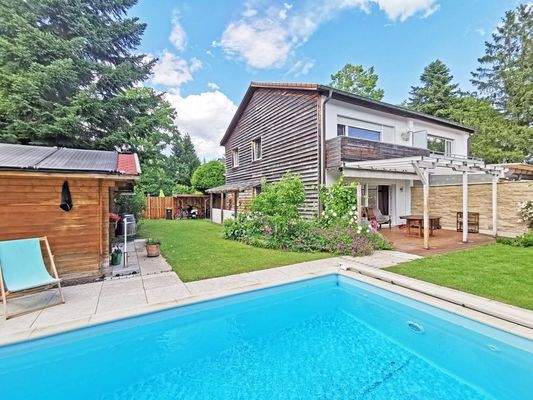Doppelhaushälfte mit Pool