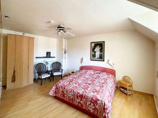 Elternschlafzimmer (1. Eb.)