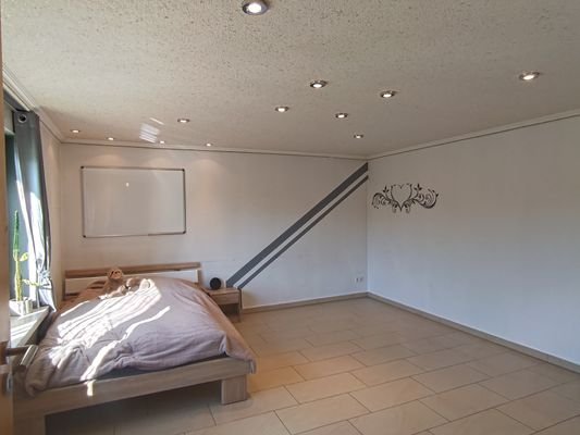 Zimmer 2 OG