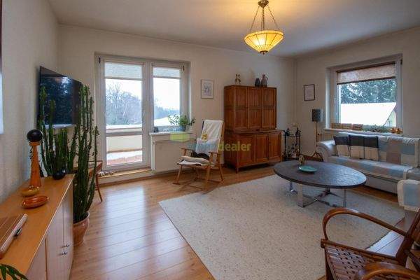 Wohnbereich mit Balkonzugang