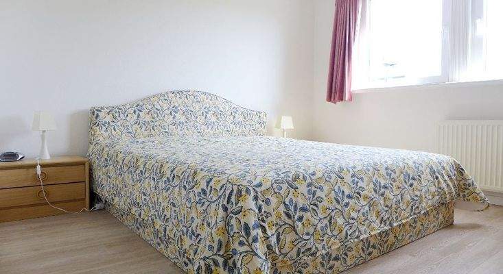 Großes Schlafzimmer im OG