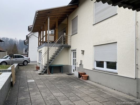 Hof mit Eingang Wohnung UG