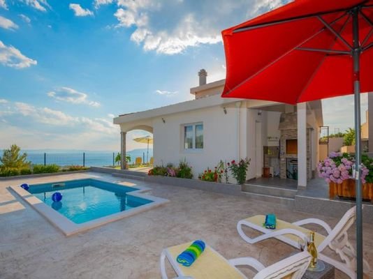 Wunderschöne Villa mit Pool und Panoramablick auf 