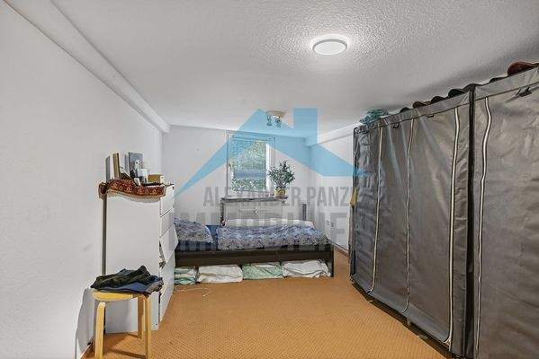 Schlafzimmer 2 Wohnung rechts