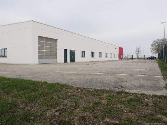 Außenansicht Stellplätze