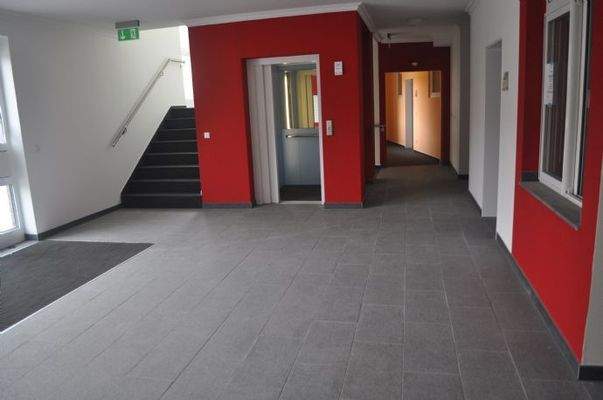 Eingangsbereich - Aufzug - Empfang 