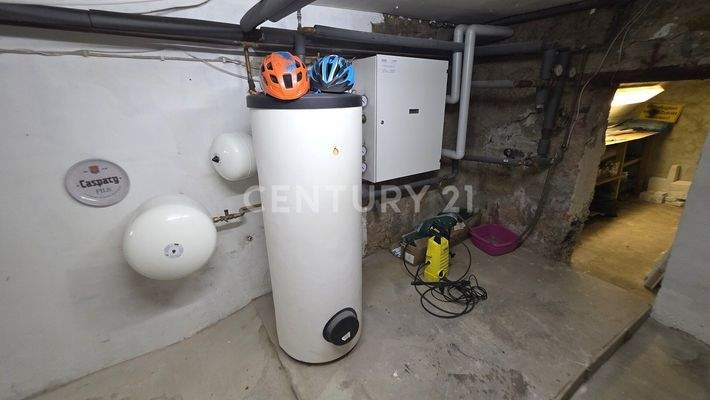 Neuwertige Heizungsanlage mit Warmwasseraufbereitung