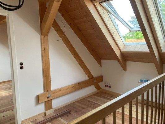 Doppelhaus links, offene Galerie