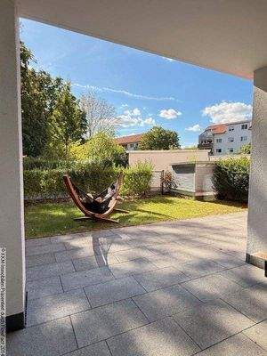 Blick von der Terrasse zum Garten