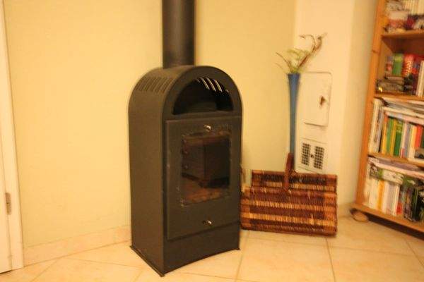 Kaminofen im Keller