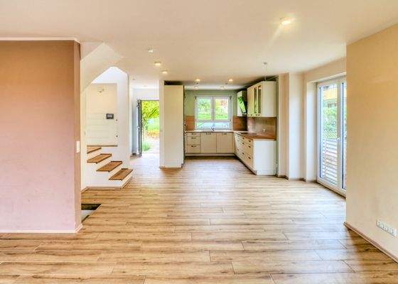 Blick Richtung Küche und Eingang